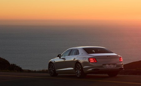 2022 Bentley Flying Spur Hybrid Rear Three-Quarter Wallpapers 450x275 (6)