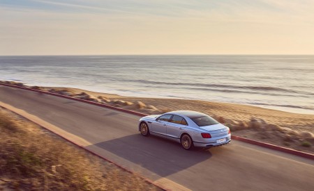 2022 Bentley Flying Spur Hybrid Rear Three-Quarter Wallpapers 450x275 (12)