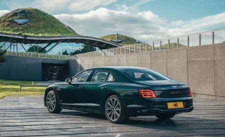 2022 Bentley Flying Spur Hybrid Rear Three-Quarter Wallpapers 450x275 (174)