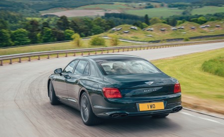 2022 Bentley Flying Spur Hybrid Rear Three-Quarter Wallpapers 450x275 (172)