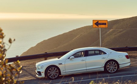 2022 Bentley Flying Spur Hybrid Side Wallpapers 450x275 (29)