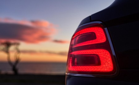 2022 Bentley Flying Spur Hybrid Tail Light Wallpapers 450x275 (99)