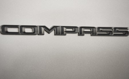 2022 Jeep Compass High Altitude Badge Wallpapers 450x275 (17)