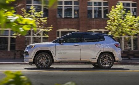 2022 Jeep Compass High Altitude Side Wallpapers 450x275 (11)