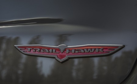 2022 Jeep Compass Trailhawk Badge Wallpapers 450x275 (20)