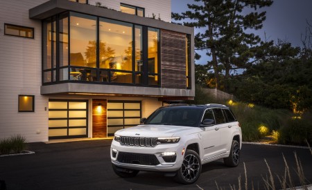 2022 Jeep Grand Cherokee Summit 4xe Front Three-Quarter Wallpapers 450x275 (54)