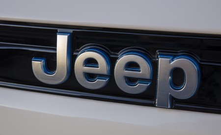 2022 Jeep Grand Cherokee Trailhawk 4xe Badge Wallpapers 450x275 (44)