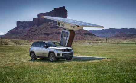 2022 Jeep Grand Cherokee Trailhawk 4xe Front Three-Quarter Wallpapers  450x275 (34)