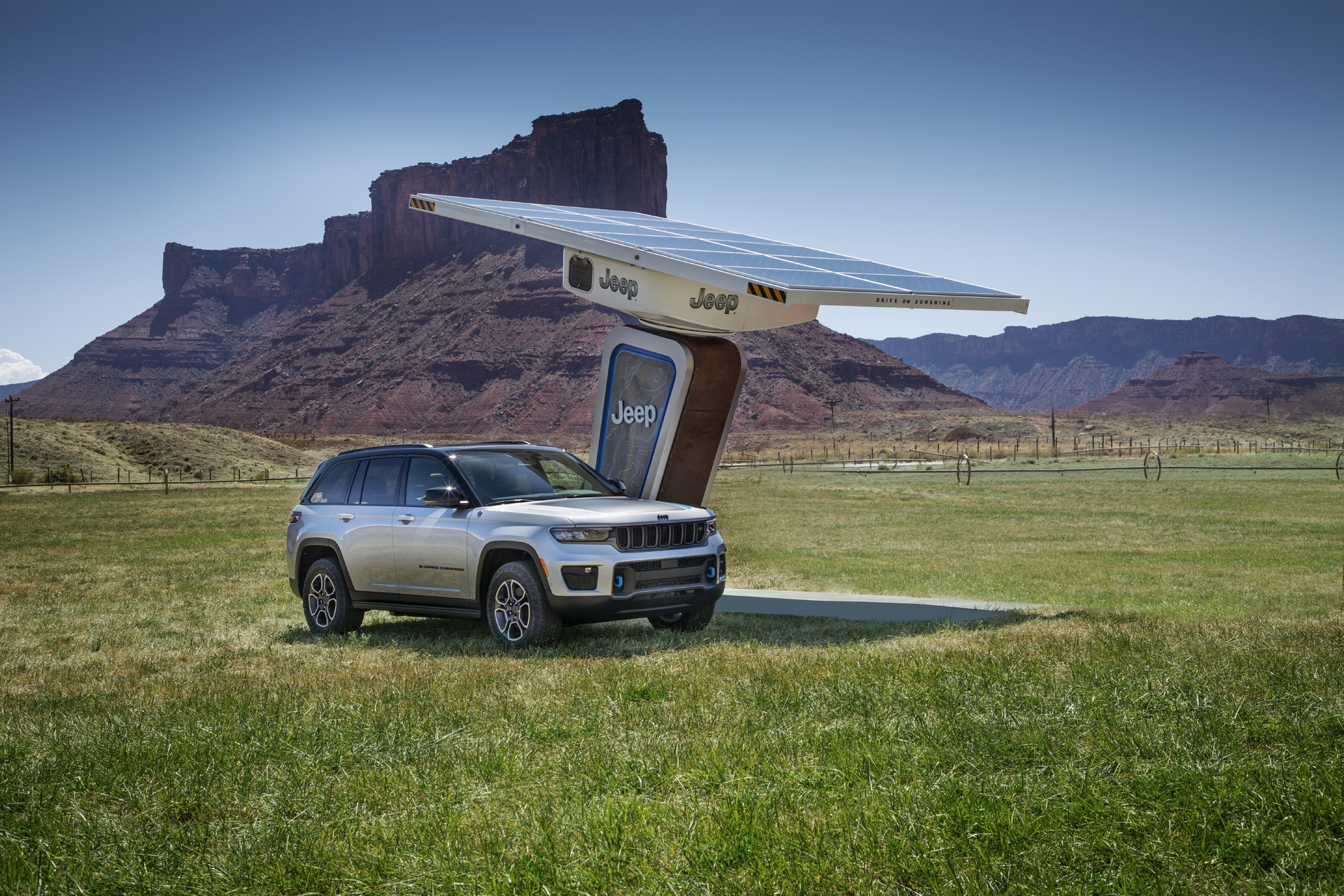 2022 Jeep Grand Cherokee Trailhawk 4xe Front Three-Quarter Wallpapers  #34 of 68
