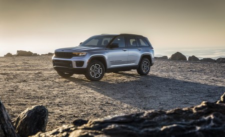 2022 Jeep Grand Cherokee Trailhawk 4xe Front Three-Quarter Wallpapers 450x275 (29)