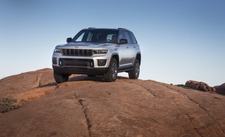 2022 Jeep Grand Cherokee Trailhawk 4xe Front Three-Quarter Wallpapers 450x275 (8)