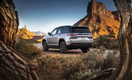 2022 Jeep Grand Cherokee Trailhawk 4xe Off-Road Wallpapers 450x275 (16)