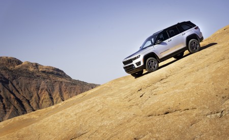 2022 Jeep Grand Cherokee Trailhawk 4xe Off-Road Wallpapers 450x275 (18)