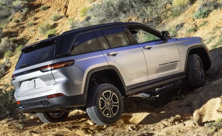 2022 Jeep Grand Cherokee Trailhawk 4xe Off-Road Wallpapers 450x275 (19)