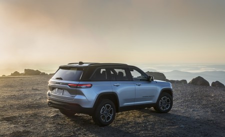 2022 Jeep Grand Cherokee Trailhawk 4xe Rear Three-Quarter Wallpapers 450x275 (31)