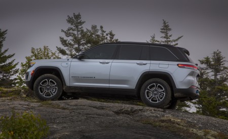 2022 Jeep Grand Cherokee Trailhawk 4xe Side Wallpapers 450x275 (28)