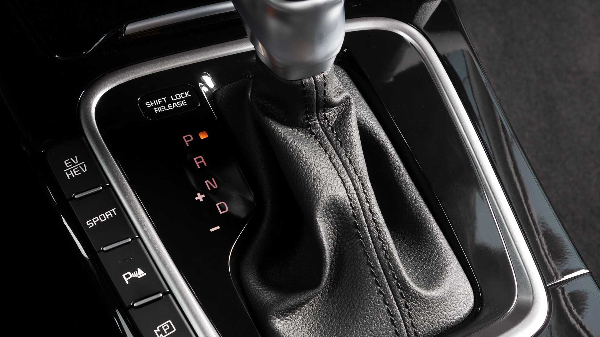 2022 Kia Ceed SW Central Console Wallpapers (14)