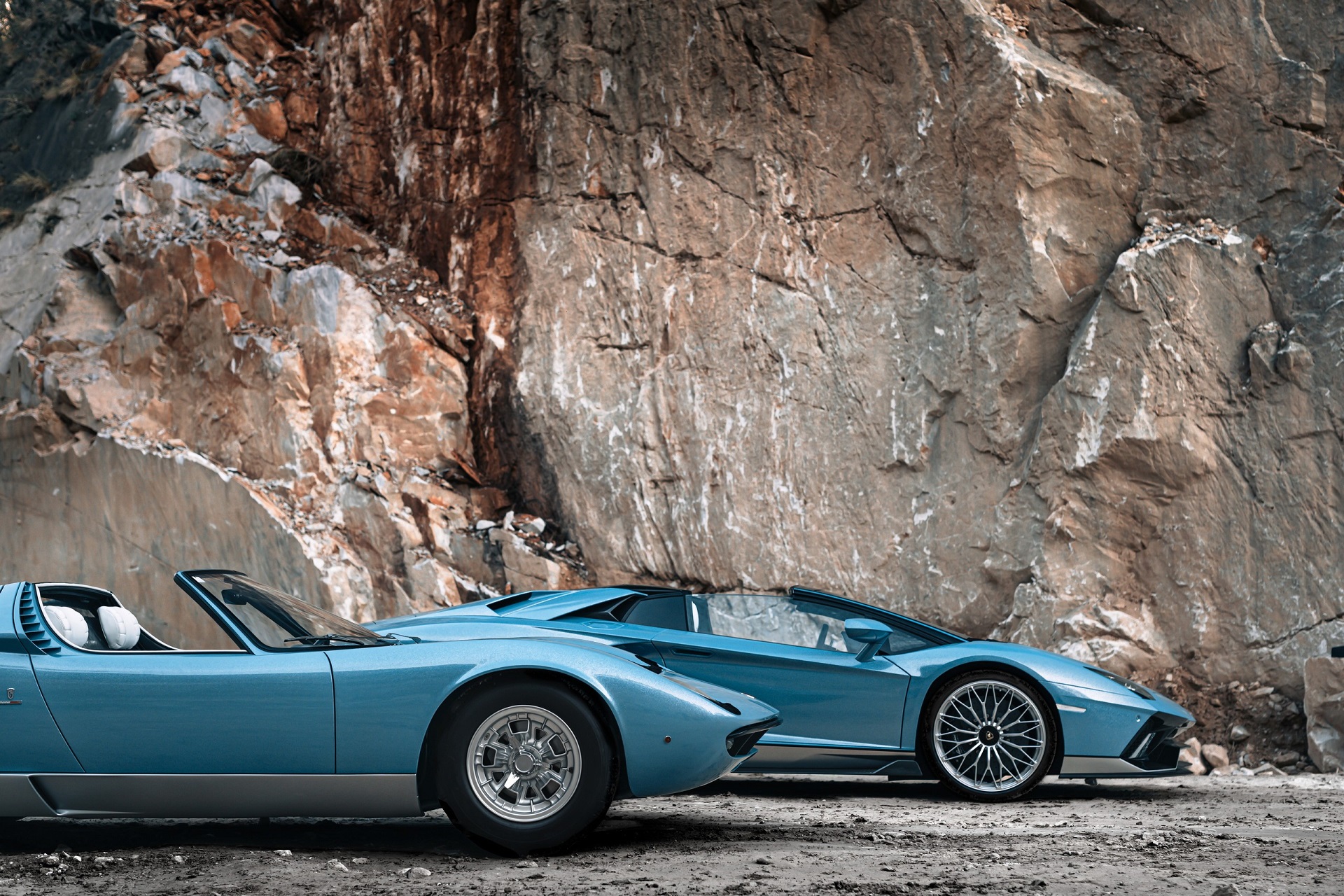 2022 Lamborghini Aventador LP 780-4 Ultimae Roadster Side Wallpapers (8)