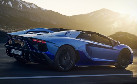 2022 Lamborghini Aventador LP 780-4 Ultimae Roadster Side Wallpapers 450x275 (42)