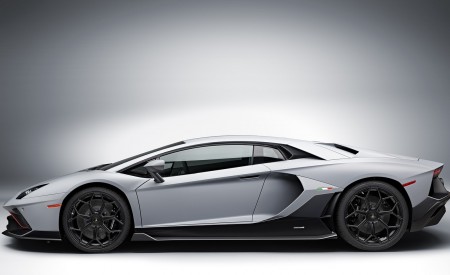 2022 Lamborghini Aventador LP 780-4 Ultimae Side Wallpapers 450x275 (62)
