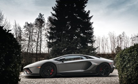 2022 Lamborghini Aventador LP 780-4 Ultimae Side Wallpapers 450x275 (28)