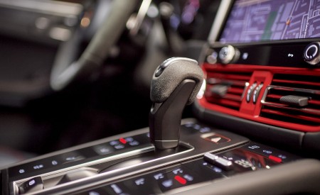 2022 Porsche Macan GTS (Color: Carmine Red) Central Console Wallpapers 450x275 (39)