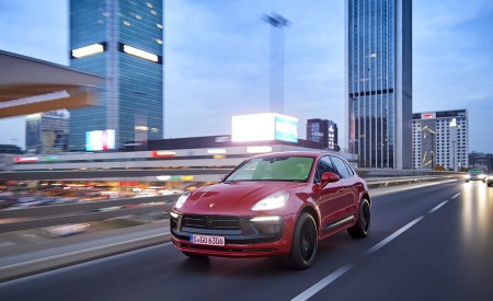 2022 Porsche Macan GTS (Color: Carmine Red) Front Three-Quarter Wallpapers 450x275 (6)