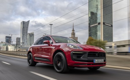 2022 Porsche Macan GTS (Color: Carmine Red) Front Three-Quarter Wallpapers 450x275 (14)