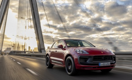 2022 Porsche Macan GTS (Color: Carmine Red) Front Three-Quarter Wallpapers 450x275 (11)