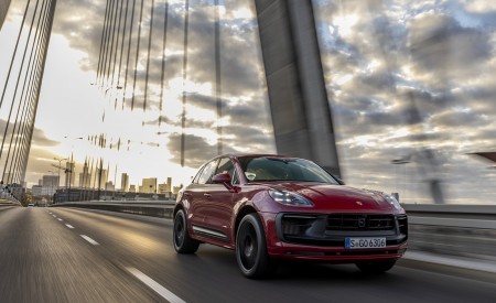 2022 Porsche Macan GTS (Color: Carmine Red) Front Three-Quarter Wallpapers 450x275 (10)