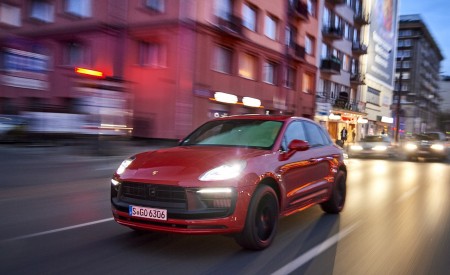 2022 Porsche Macan GTS (Color: Carmine Red) Front Three-Quarter Wallpapers 450x275 (3)