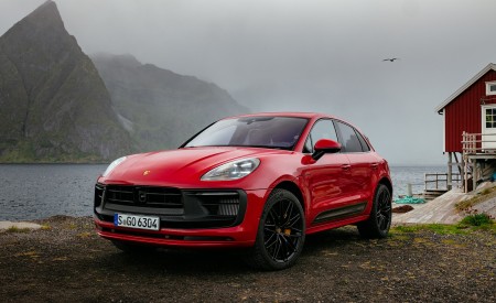 2022 Porsche Macan GTS (Color: Carmine Red) Front Three-Quarter Wallpapers 450x275 (69)