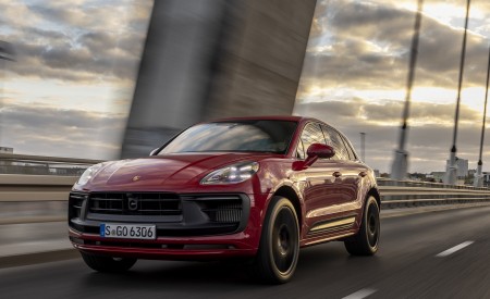 2022 Porsche Macan GTS (Color: Carmine Red) Front Three-Quarter Wallpapers 450x275 (16)