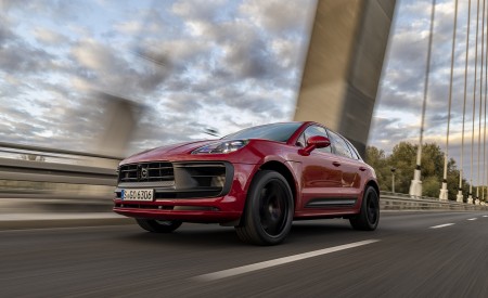 2022 Porsche Macan GTS (Color: Carmine Red) Front Three-Quarter Wallpapers 450x275 (8)
