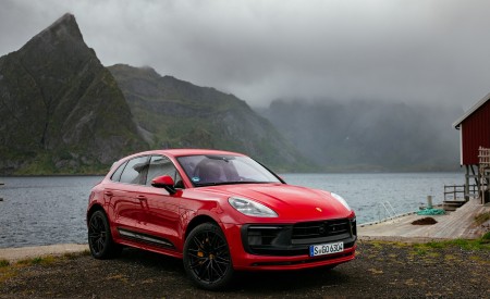 2022 Porsche Macan GTS (Color: Carmine Red) Front Three-Quarter Wallpapers 450x275 (68)