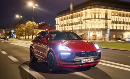 2022 Porsche Macan GTS (Color: Carmine Red) Front Three-Quarter Wallpapers 450x275 (4)