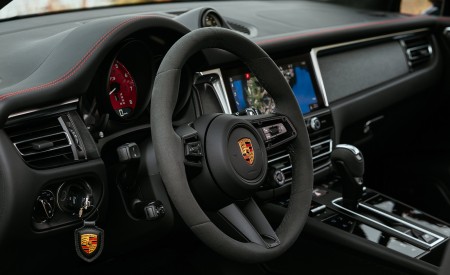 2022 Porsche Macan GTS (Color: Carmine Red) Interior Wallpapers 450x275 (89)