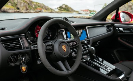 2022 Porsche Macan GTS (Color: Carmine Red) Interior Wallpapers 450x275 (90)