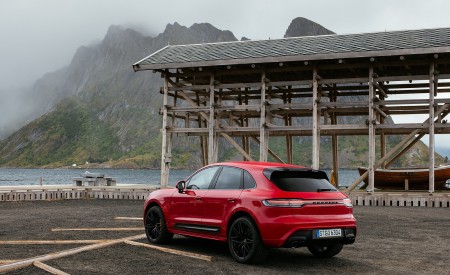 2022 Porsche Macan GTS (Color: Carmine Red) Rear Three-Quarter Wallpapers 450x275 (73)