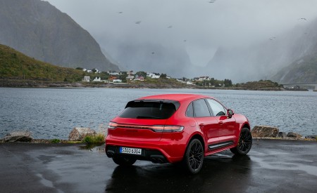 2022 Porsche Macan GTS (Color: Carmine Red) Rear Three-Quarter Wallpapers 450x275 (74)