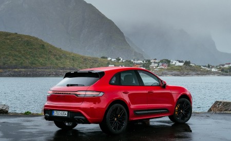 2022 Porsche Macan GTS (Color: Carmine Red) Rear Three-Quarter Wallpapers 450x275 (75)