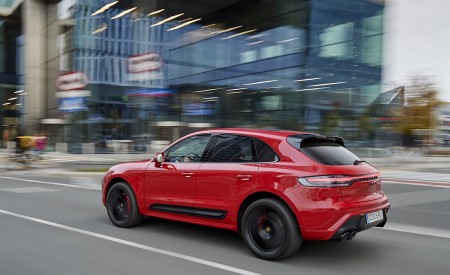 2022 Porsche Macan GTS (Color: Carmine Red) Rear Three-Quarter Wallpapers 450x275 (22)