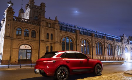 2022 Porsche Macan GTS (Color: Carmine Red) Rear Three-Quarter Wallpapers 450x275 (29)