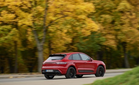 2022 Porsche Macan GTS (Color: Carmine Red) Rear Three-Quarter Wallpapers 450x275 (25)