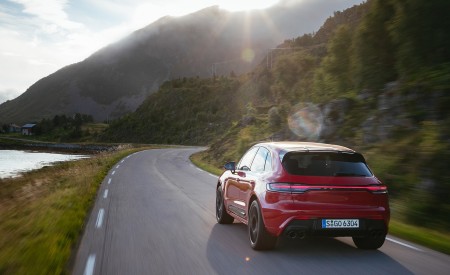 2022 Porsche Macan GTS (Color: Carmine Red) Rear Wallpapers 450x275 (66)