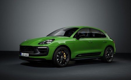 2022 Porsche Macan GTS with Sport Package Front Three-Quarter Wallpapers 450x275 (213)