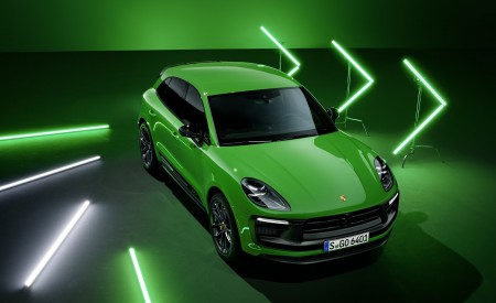 2022 Porsche Macan GTS with Sport Package Front Three-Quarter Wallpapers 450x275 (197)
