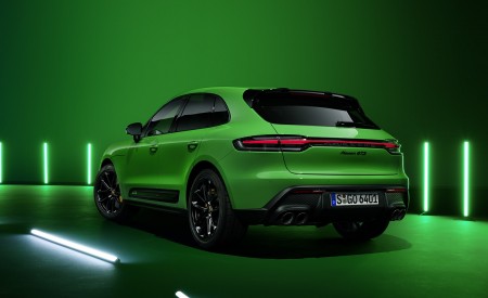 2022 Porsche Macan GTS with Sport Package Rear Three-Quarter Wallpapers 450x275 (199)