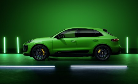 2022 Porsche Macan GTS with Sport Package Side Wallpapers 450x275 (201)
