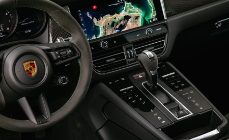 2022 Porsche Macan GTS with Sport package (Color: Python Green) Central Console Wallpapers 450x275 (179)